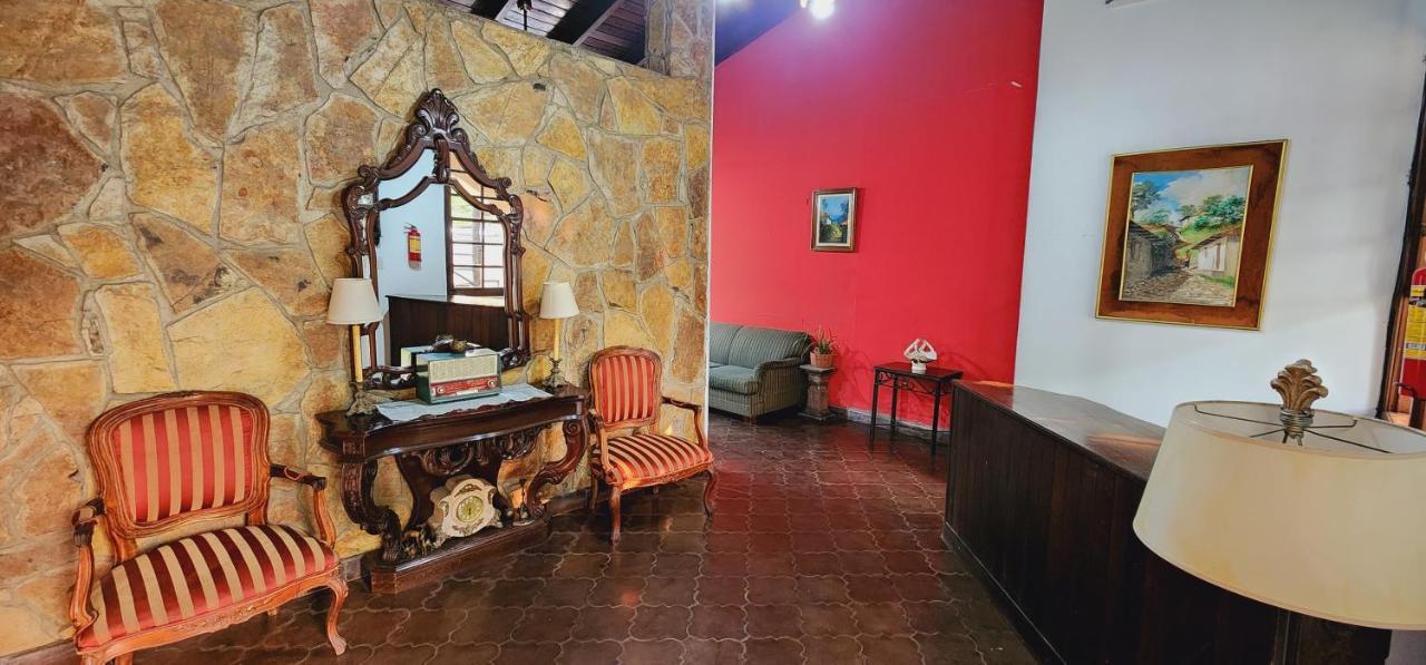 סן פדרו סולה Camilas Hotel מראה חיצוני תמונה